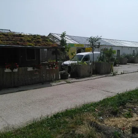 بيت ضيافة Rastlinky.sk Greenhouse Guestrooms براتسيلافا