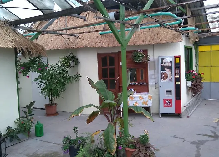 Rastlinky.sk Greenhouse Guestrooms *